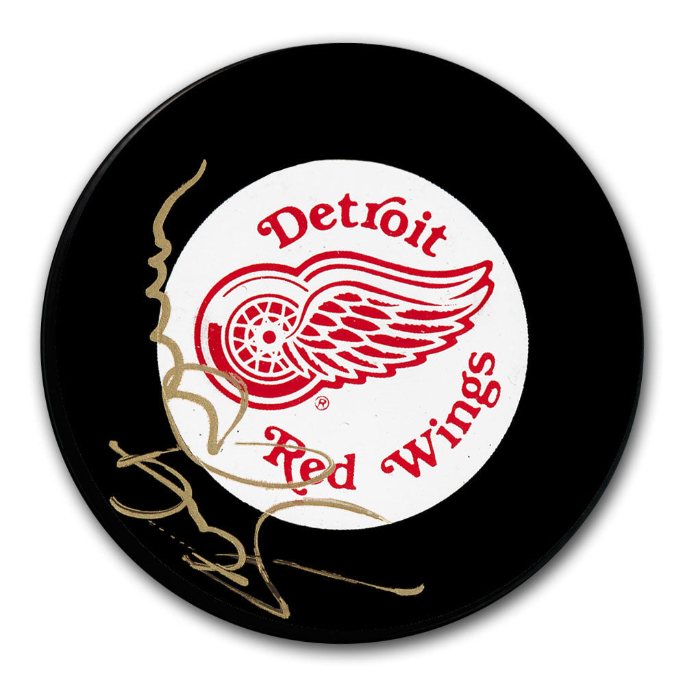 Steve Yzerman Detroit Red Wings Autographed Puck