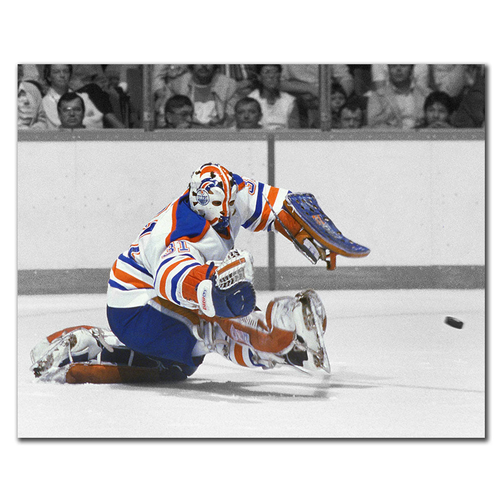 Grant Fuhr making a save in an Edmonton Oilers uniform
