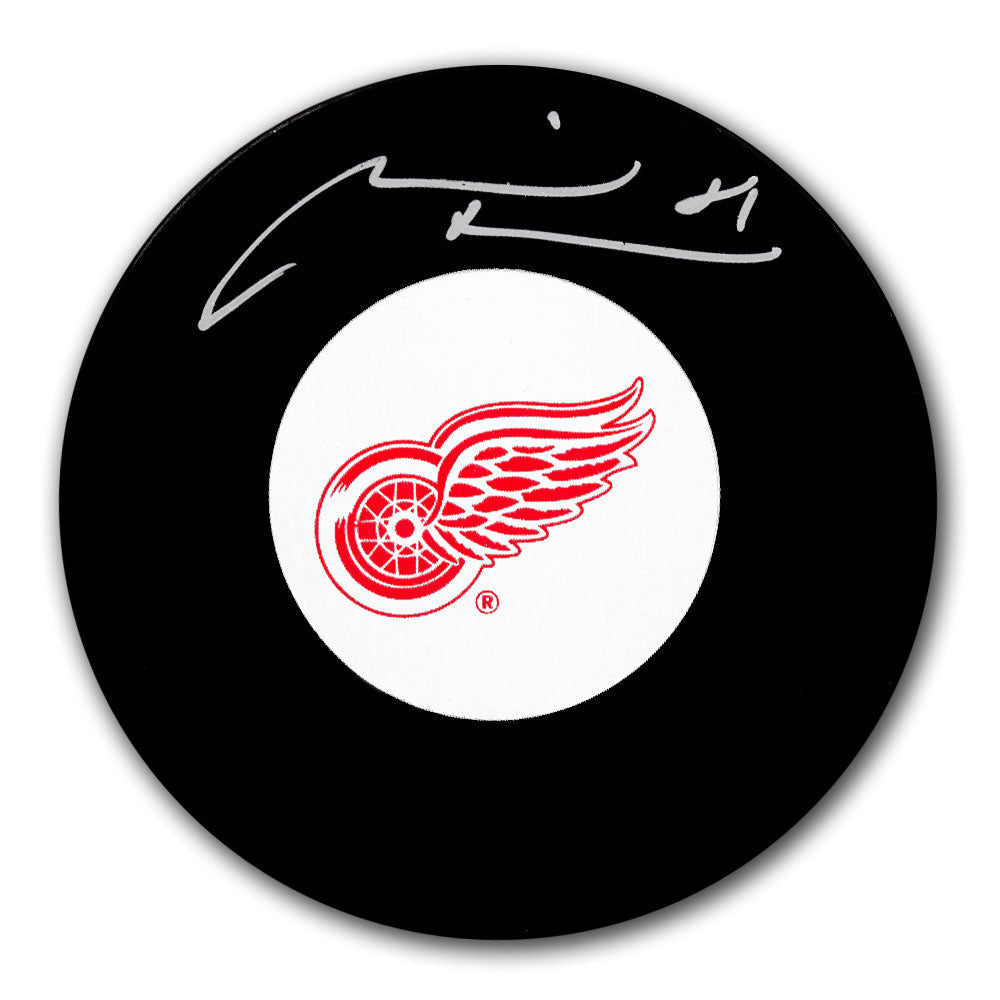 Marian Hossa Detroit Red Wings Autographed Puck - Sport Authentix Inc