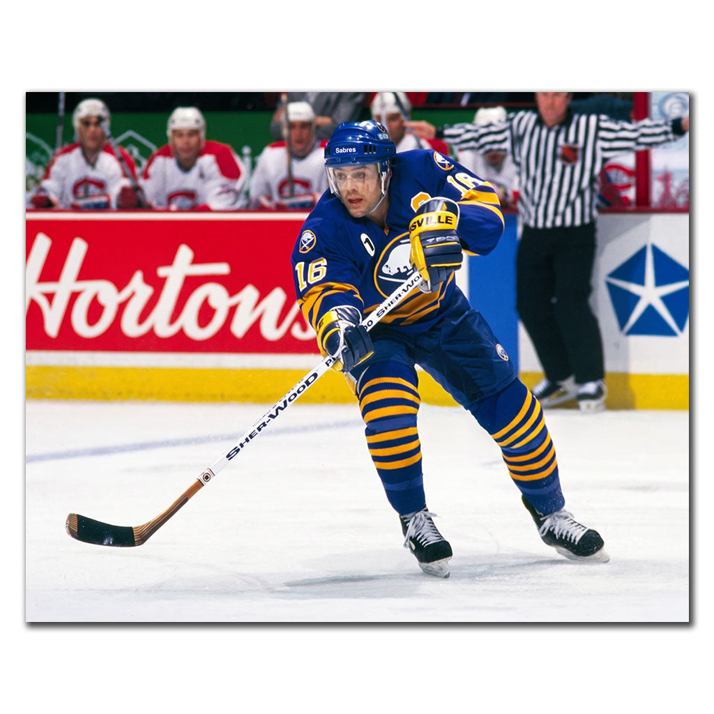 Pat LaFontaine carrying the puck in a blue Buffalo Sabres uniform