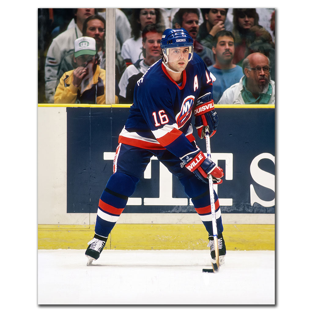 Pat LaFontaine on the ice in a blue New York Islanders uniform