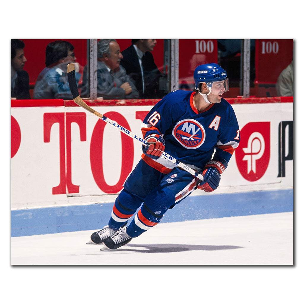 Pat LaFontaine skating in a blue New York Islanders uniform