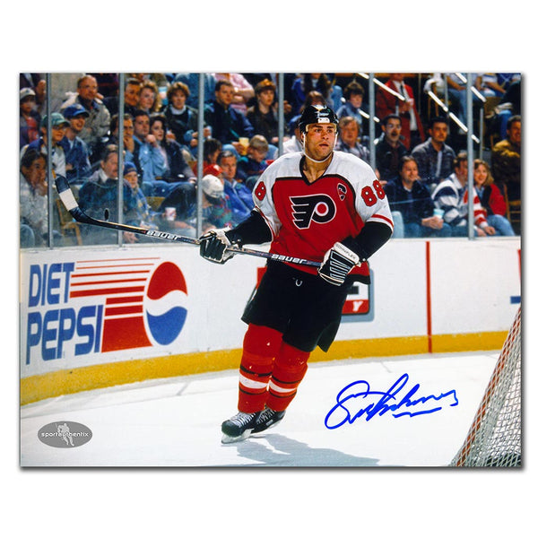 Eric Lindros autographed Philadelphia Flyers 8x10 photo in orange jersey skating near the net
