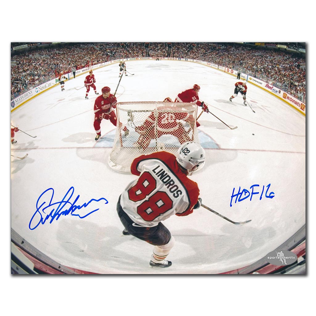 Eric Lindros autographed Philadelphia Flyers 8x10 behind the net photo with HOF 16 inscription