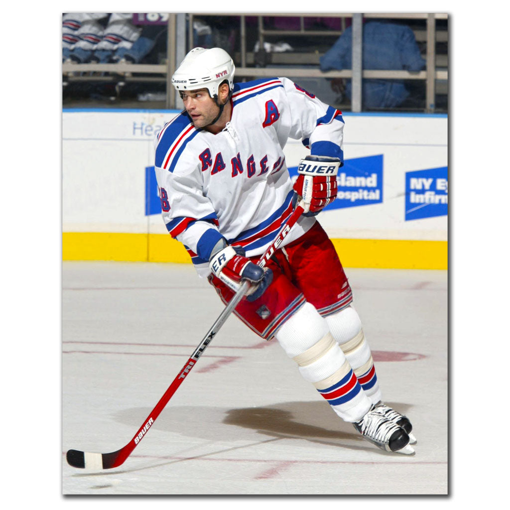 Marcel Dionne Pre-Order Detroit Red Wings Autographed Puck - SportAuthentix