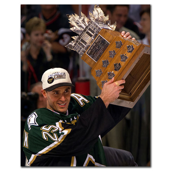 Joe Nieuwendyk wearing Dallas Stars apparel while holding the Conn Smythe Trophy