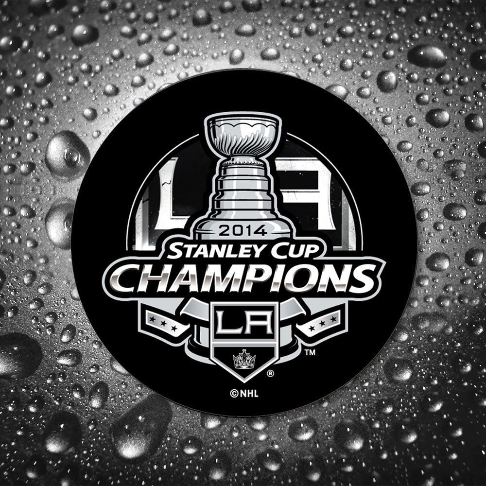 Darryl Sutter précommande une rondelle dédicacée des champions de la Coupe Stanley 2014 des Kings de Los Angeles